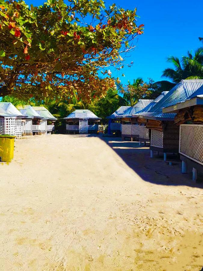 Vacation Beach Fales Hotel Manase Bagian luar foto