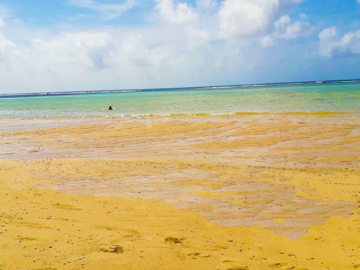 Vacation Beach Fales Hotel Manase Bagian luar foto